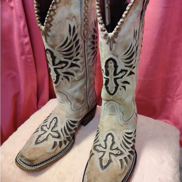 J.B. Dillon detailed hearts ❤️and wings Boots excellent! Worn 1x for wedding ! - Picture 2 of 4
